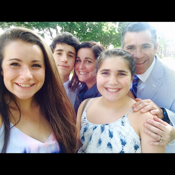 Hi, I’m Kate! Thanks for looking at my closet! - Picture 3 of 7